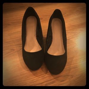 Black wedge heels